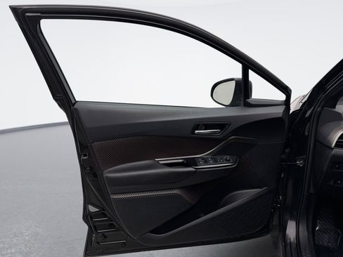 Used 2019 Toyota C-HR Limited image 9