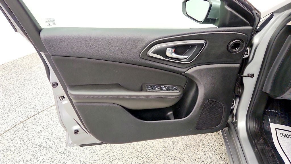 Used 2015 Chrysler 200 Limited w/ Convenience Group FWD image 11
