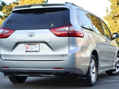 Used 2020 Toyota Sienna LE image 6
