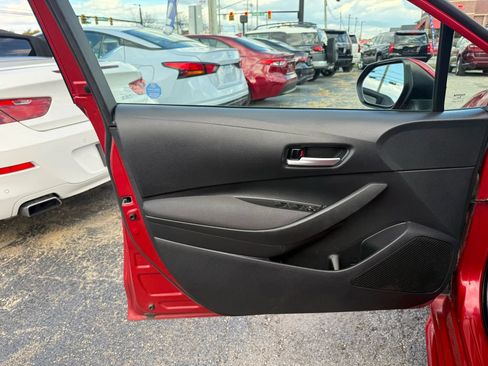 Used 2021 Toyota Corolla LE image 10