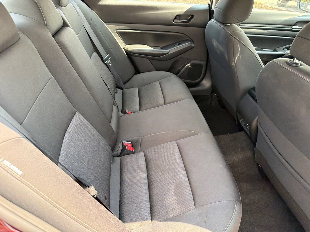 Used 2024 Nissan Altima 2.5 SV FWD image 15