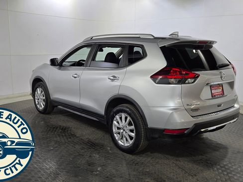 Used 2019 Nissan Rogue SV image 5