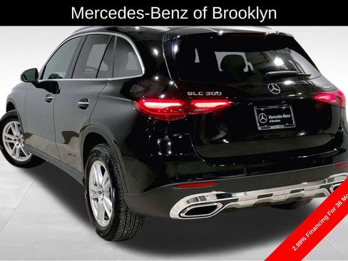 Used 2025 Mercedes-Benz GLC 300 4MATIC image 12