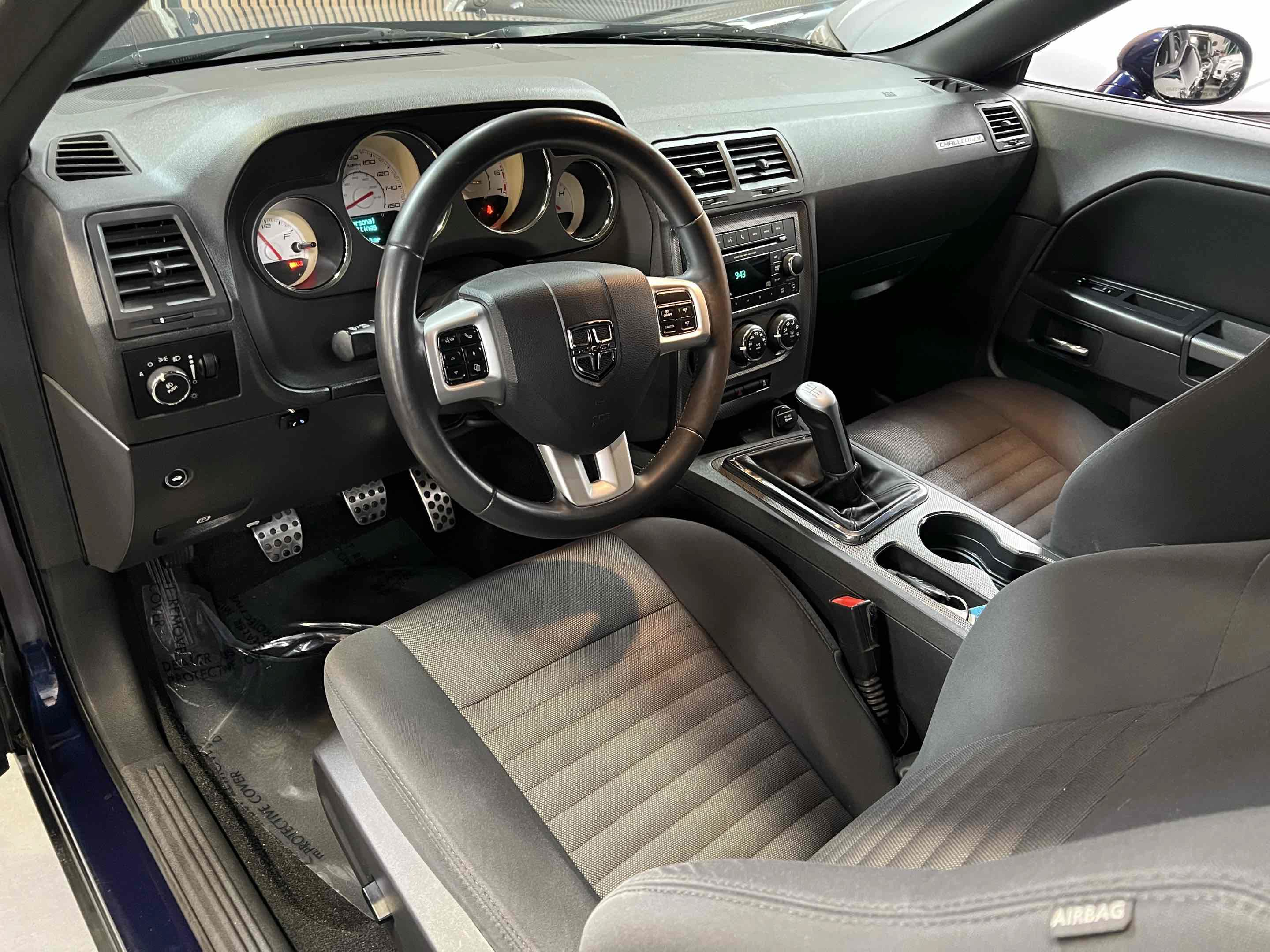 Used 2014 Dodge Challenger R/T RWD image 3