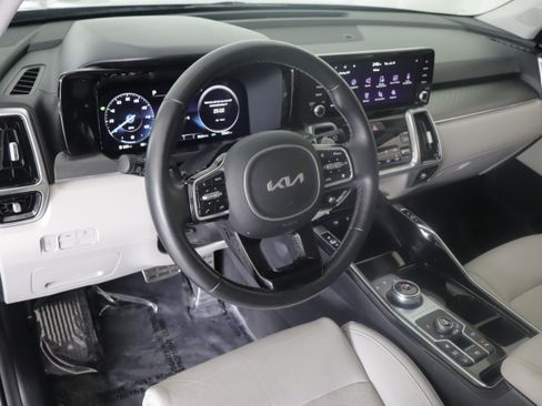 Used 2023 Kia Sorento SX Prestige w/ Panoramic Sunroof Package AWD/4WD image 11