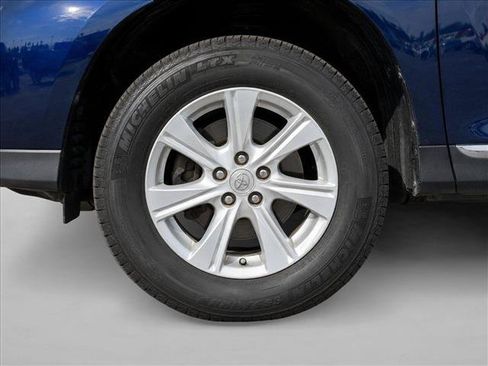 Used 2012 Toyota Highlander SE w/ Tow Pkg AWD/4WD image 10