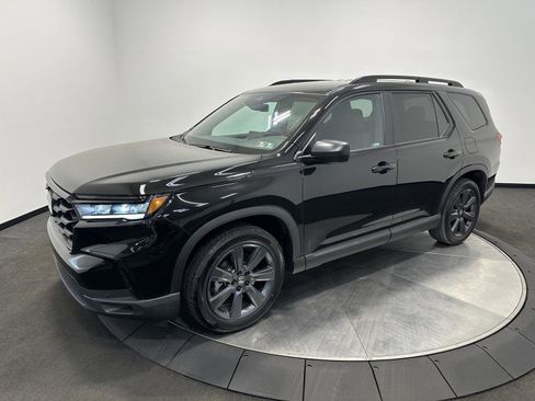 Certified 2025 Honda Pilot Sport image 4
