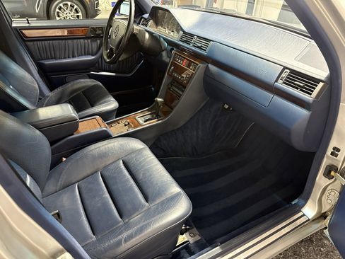 Used 1994 Mercedes-Benz E 500 Sedan image 5