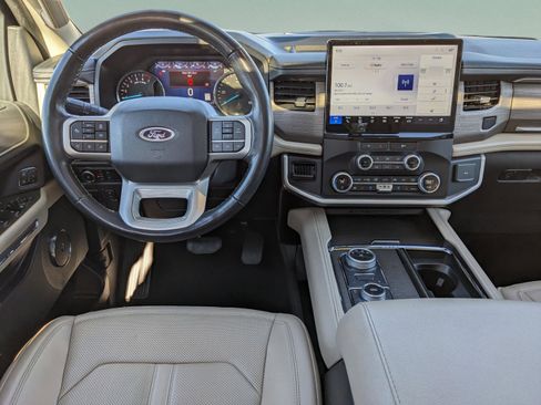 Used 2024 Ford Expedition Limited image 12