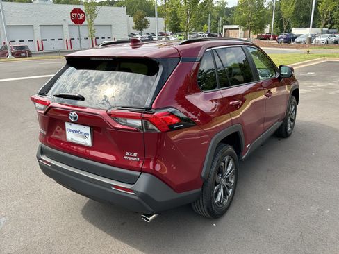 Used 2023 Toyota RAV4 XLE Premium AWD/4WD image 10