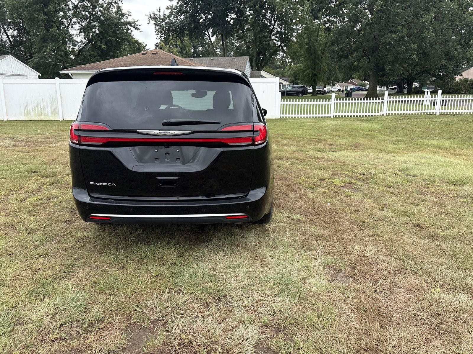 Used 2026 Chrysler Pacifica Select FWD image 6