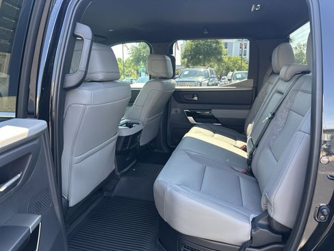 Used 2025 Toyota Tundra Limited AWD/4WD image 31