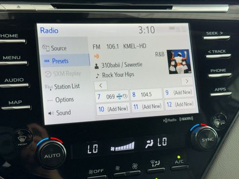 Used 2019 Toyota Camry XLE FWD image 23