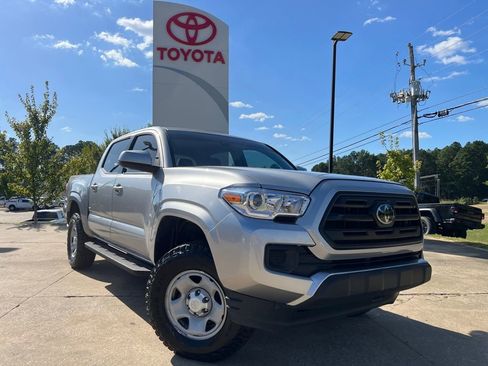 Used 2019 Toyota Tacoma SR image 1