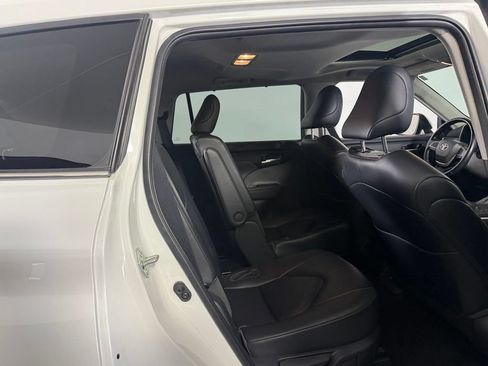 Used 2023 Toyota Highlander XLE FWD image 27