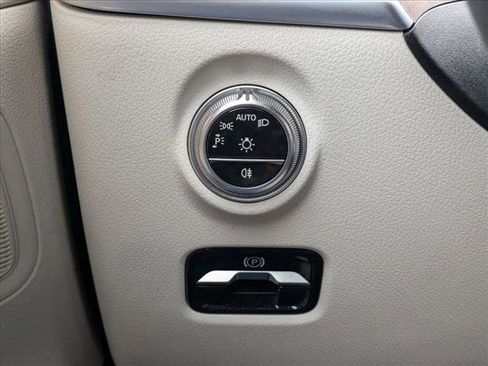 Certified 2025 Mercedes-Benz C 300 Sedan image 10