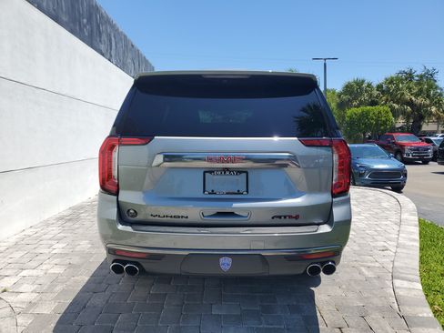 Used 2024 GMC Yukon XL AT4 w/ Technology Package AWD/4WD image 5