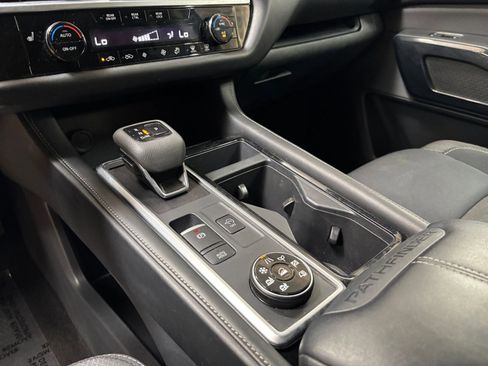 Used 2025 Nissan Pathfinder SV AWD/4WD image 44