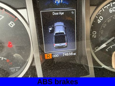 Used 2018 Toyota Tacoma SR5 AWD/4WD image 10