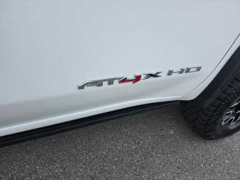 Used 2024 GMC Sierra 2500 AT4X image 7