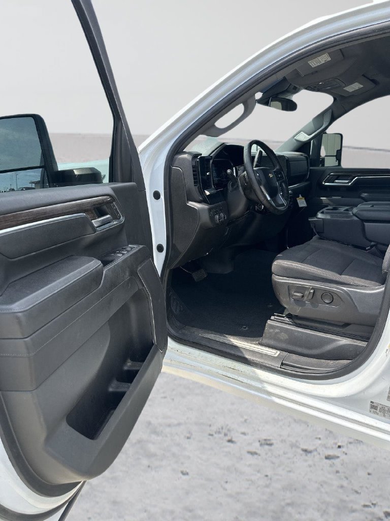 Used 2024 Chevrolet Silverado 2500 LT AWD/4WD image 9