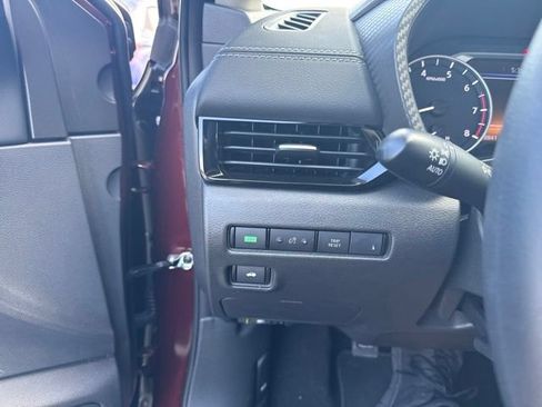 Used 2025 Nissan Sentra SV FWD image 9