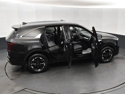 Used 2024 Kia Sorento S FWD image 6