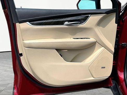 Used 2017 Cadillac XT5 FWD image 18