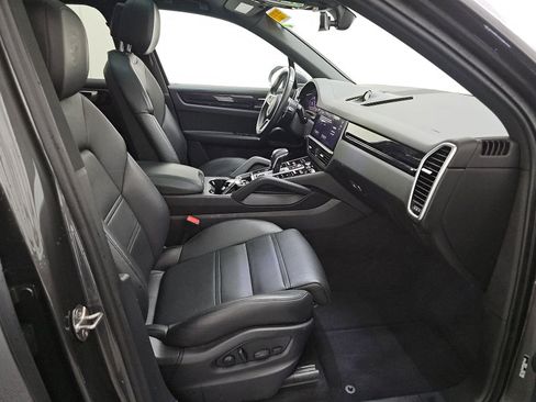 Used 2023 Porsche Cayenne AWD/4WD image 7