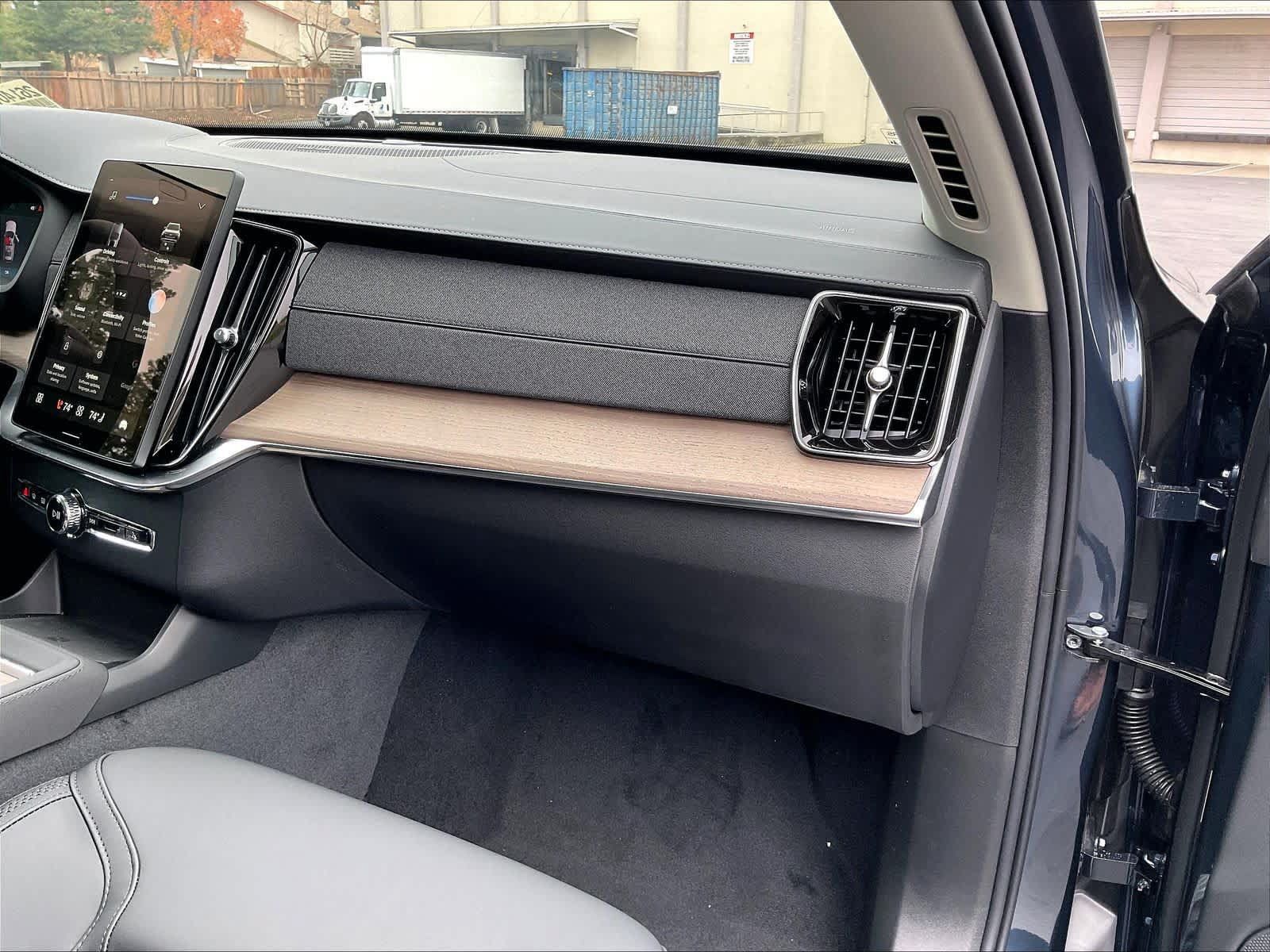 New 2026 Volvo XC90 B5 Plus w/ Protection Package AWD/4WD image 29