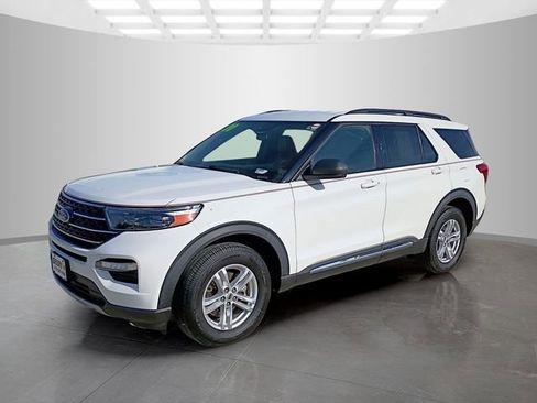 Used 2020 Ford Explorer XLT w/ Equipment Group 202A image 6