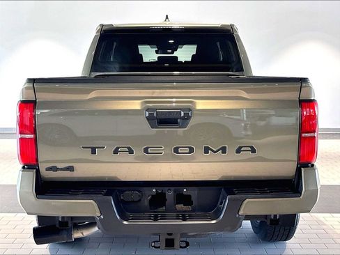 Used 2024 Toyota Tacoma TRD Sport AWD/4WD image 9