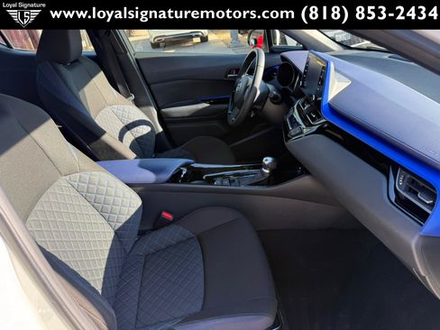 Used 2020 Toyota C-HR XLE FWD image 28