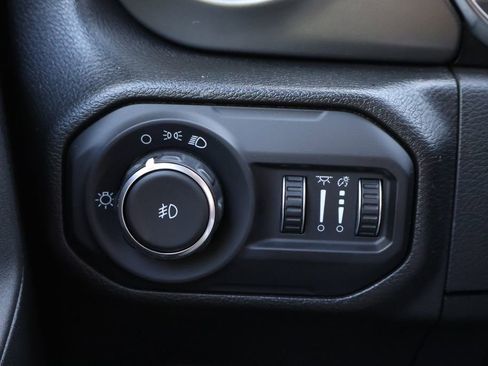 Used 2022 Jeep Wrangler Sport image 33