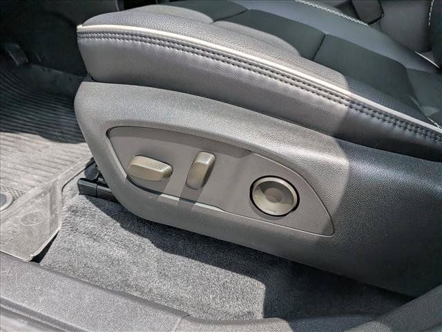 Used 2025 GMC Acadia Denali FWD image 31