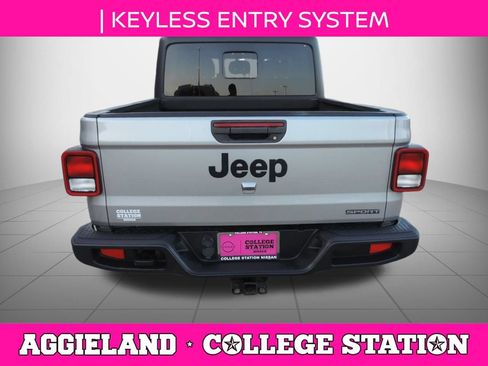 Used 2021 Jeep Gladiator Sport w/ Trailer Tow Package AWD/4WD image 5