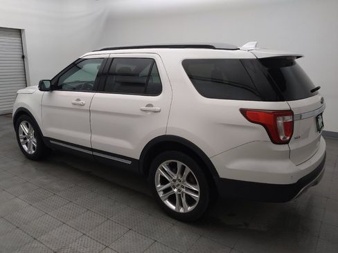 Used 2017 Ford Explorer XLT w/ Equipment Group 202A FWD image 3