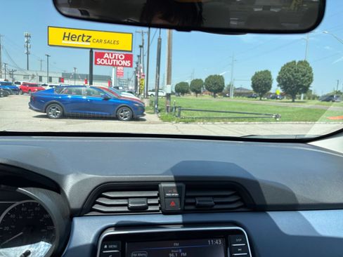 Used 2025 Nissan Versa SV FWD image 17