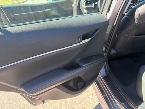 Used 2023 Toyota Camry XSE w/ Navigation Package image 19