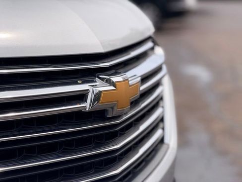 Used 2022 Chevrolet Traverse LT FWD image 29