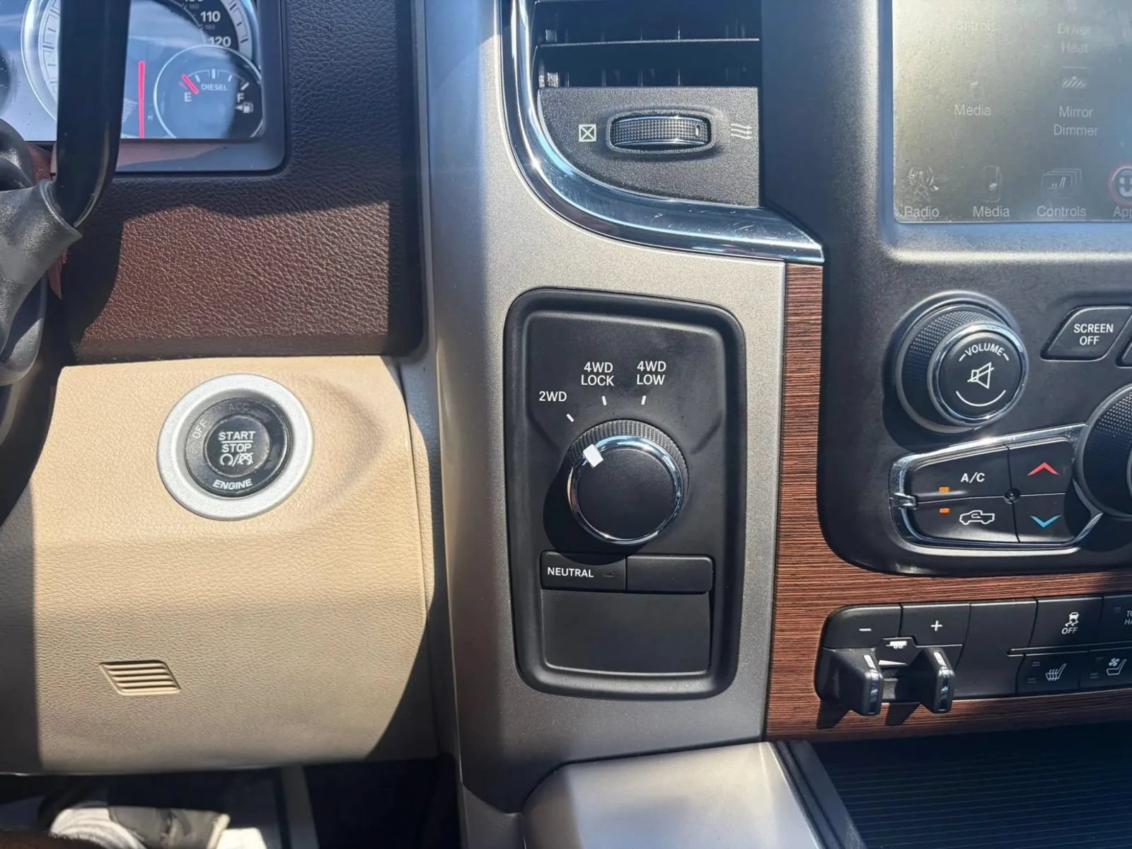 Used 2016 RAM 2500 Laramie w/ Convenience Group AWD/4WD image 16