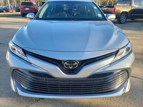 Certified 2018 Toyota Camry XLE image 5