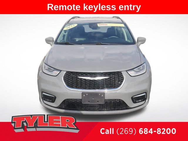 Used 2022 Chrysler Pacifica Touring-L FWD image 2