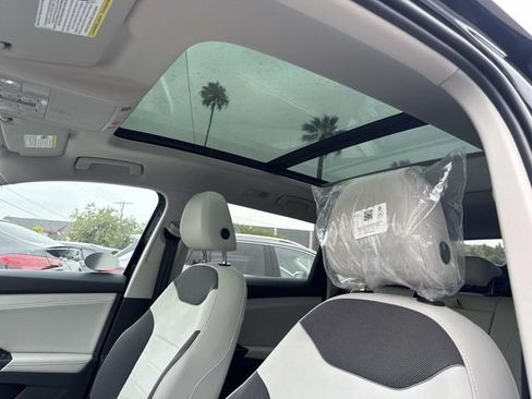 New 2026 Volkswagen Taos SE FWD image 14