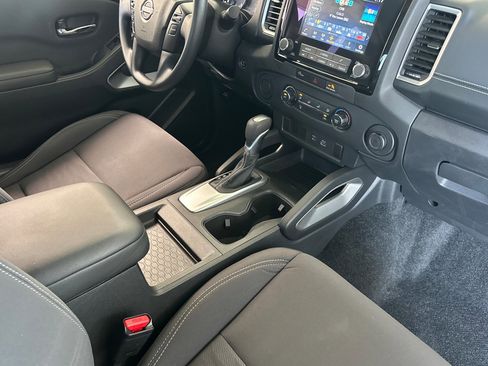 Used 2024 Nissan Frontier SV image 15