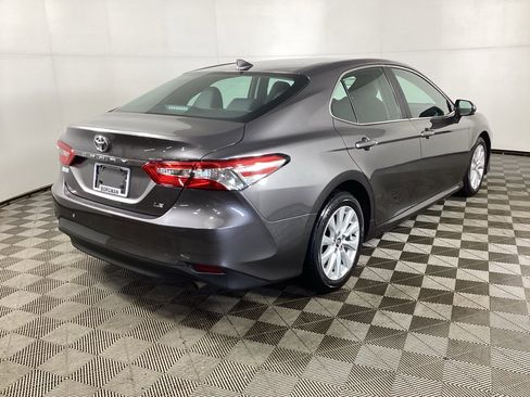 Used 2020 Toyota Camry LE image 2