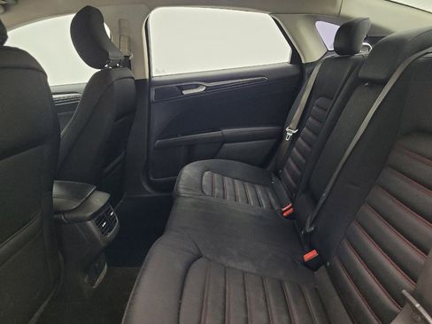Used 2015 Ford Fusion SE image 18