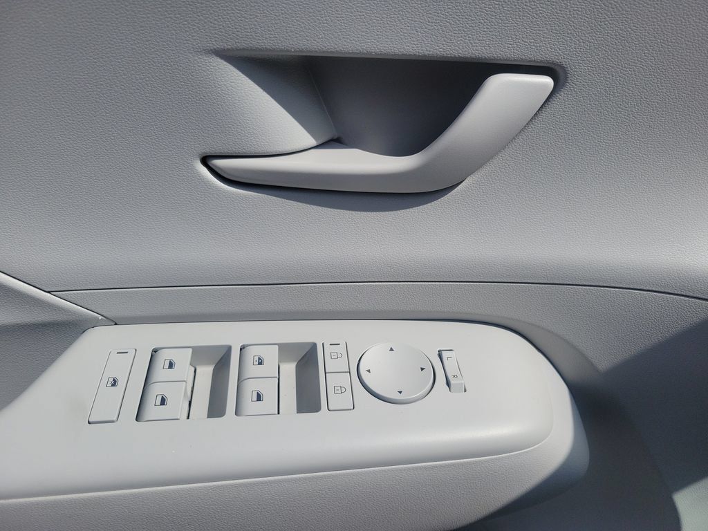 Used 2025 Hyundai Kona SEL FWD image 14