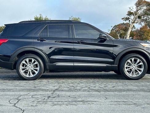 Used 2022 Ford Explorer XLT w/ Equipment Group 202A image 6