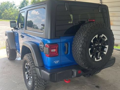Used 2024 Jeep Wrangler Rubicon w/ Convenience Group AWD/4WD image 8